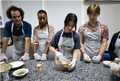 Dünyanın dört bir yanından gençler Büyükşehirle Türk kültürünü tanıdı