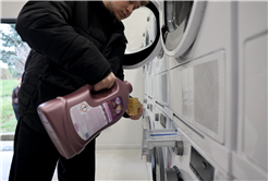 Sakarya’da üniversite öğrencisinin ‘çamaşır yıkama’ derdi bitti