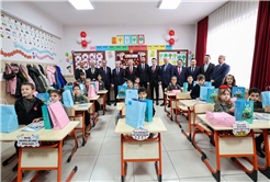 Yusuf Alemdar çocukların karne sevincini paylaştı: “Geleceğe doğru attığınız her adımda yanınızda biz olacağız”