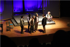 Deli İbram Divanı oyunu yoğun ilgiyle sahnelendi