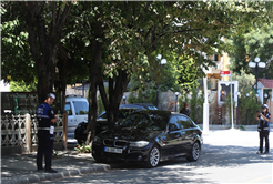 Büyükşehir yayaları zora sokan kaldırım işgalini sıkı takibe aldı