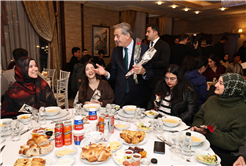 “Vefası ve fedakarlığıyla sağlık camiası her övgüyü fazlasıyla hak ediyor”