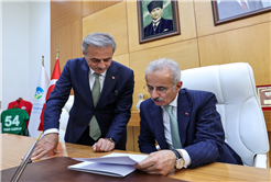 Bakan Uraloğlu Büyükşehir’e müjdeyle geldi: “Doğu Çevre Yolu bu yıl başlıyor”