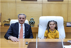 Yusuf Alemdar başkanlığı Elisa’ya devretti: “Hayal kurmaktan asla vazgeçmeyin”