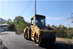 Akyazı’nın kırsalına giden yollar Büyükşehirle güzelleşti