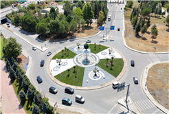 Büyükşehir Sapanca’nın zarafetini misafirlerin giriş kapısına işledi