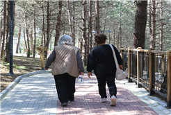 YADEM yaşlıları sağlıklı yaşam için Huzur Koridoru’nda yürüdü 