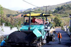 Büyükşehir bu kez Kocaali’de işleme başladı: 8 mahalle, 5 bin 500 metre güzergâh ve 8 bin ton asfalt