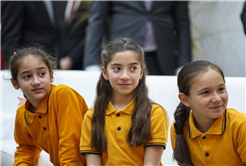 Yusuf Alemdar başkanlığı Elisa’ya devretti: “Hayal kurmaktan asla vazgeçmeyin”