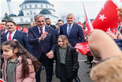 Yusuf Alemdar çocukların karne sevincini paylaştı: “Geleceğe doğru attığınız her adımda yanınızda biz olacağız”