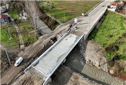 Karapürçek’i şehre bağlayan köprüde sona doğru