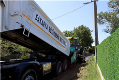Büyükşehir, Kaynarca’yı sıcak asfalt konforuyla buluşturmaya devam ediyor