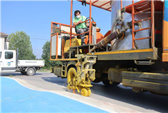 Büyükşehir, yol çizgilerini yenileyerek güvenli ulaşımı güçlendiriyor
