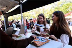 Üniversitede Büyükşehir rüzgârı: İkramlar, hediyeler… 