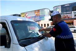 Büyükşehir yayaları zora sokan kaldırım işgalini sıkı takibe aldı