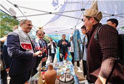 Yusuf Alemdar güzel gelişmeyi gençlerle paylaştı: “Şehir Kütüphanesi için çalışmalar başlıyor”