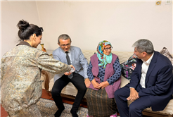 YADEM Yaşlılar Gününde eli öpülesi büyükleri unutmadı