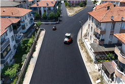 Büyükşehir Karasu’da sahil trafiğini rahatlatacak caddede asfalt çalışmalarına başladı