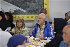 Yusuf Alemdar YADEM sakinleri ve çiftlerle aynı sofrada: “Aile, her şeydir”