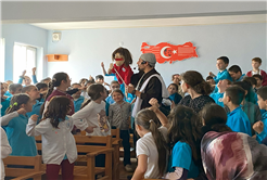 “Akça” çocuk tiyatrosu 16 ilçede miniklerle buluştu