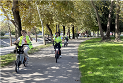 Misafir gençler Sakarya’da ‘yeşil gelecek’ için pedal çevirdi
