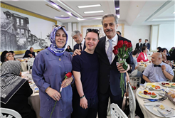 “Anne sadece evlat büyüten değil, geleceğin temellerini atan güçlü bir rehberdir”