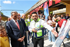 Şehri ikiye ayıran raylar yer altına alınıyor, üzeri yeşil alan oluyor: Sahada ilk ray sökümü için makineler çalıştı