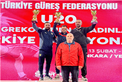 Büyükşehirli güreşçilerden Ankara’da madalya yağmuru