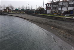 Göl çevresinden 10 poşet çöp toplandı