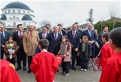 Yusuf Alemdar çocukların karne sevincini paylaştı: “Geleceğe doğru attığınız her adımda yanınızda biz olacağız”