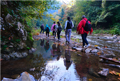 Kuzeyin tabiat harikaları arasında unutulmaz bir sonbahar yürüyüşü