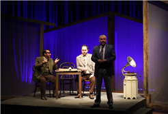 Deli İbram Divanı oyunu yoğun ilgiyle sahnelendi