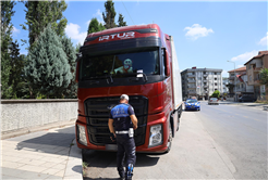 Büyükşehir zabıtası tek tek uyardı: “Yaya geçişleri yayalarındır…”