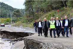 Başkan Alemdar afet mesaisi için Geyve’de: “Tahribatı ortadan kaldırmak için aralıksız mesai harcıyoruz” 