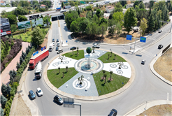 Büyükşehir Sapanca’nın zarafetini misafirlerin giriş kapısına işledi