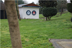 Sakarya’da öğrenciler çamaşırları yıkanırken kitap okuyor