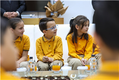 Yusuf Alemdar başkanlığı Elisa’ya devretti: “Hayal kurmaktan asla vazgeçmeyin”