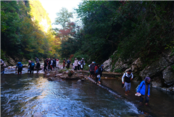Kuzeyin tabiat harikaları arasında unutulmaz bir sonbahar yürüyüşü