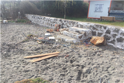 Göl çevresinden 10 poşet çöp toplandı