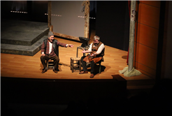 Deli İbram Divanı oyunu yoğun ilgiyle sahnelendi