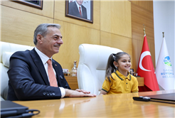 Yusuf Alemdar başkanlığı Elisa’ya devretti: “Hayal kurmaktan asla vazgeçmeyin”