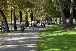 Misafir gençler Sakarya’da ‘yeşil gelecek’ için pedal çevirdi