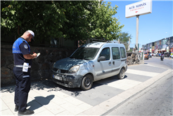 Büyükşehir yayaları zora sokan kaldırım işgalini sıkı takibe aldı