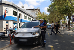 Büyükşehir zabıtası tek tek uyardı: “Yaya geçişleri yayalarındır…”