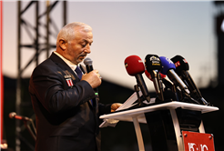 “Milletimiz uğruna can verilen vatanı darbecilere teslim etmedi, hiçbir zaman etmeyecek”