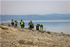 Sapanca Gölü’nün her bir karışı Büyükşehir’in takibinde: Tonlarca atık topladılar…