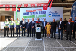 Şehri ikiye ayıran raylar yer altına alınıyor, üzeri yeşil alan oluyor: Sahada ilk ray sökümü için makineler çalıştı