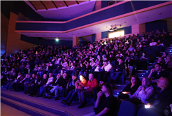 Deli İbram Divanı oyunu yoğun ilgiyle sahnelendi