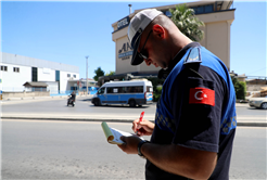 Büyükşehir yayaları zora sokan kaldırım işgalini sıkı takibe aldı