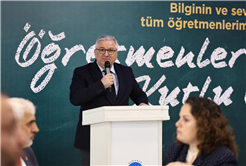 “Öğretmenlik hiçbir ölçüyle tarif edilmeyecek kadar yüce bir meslektir”